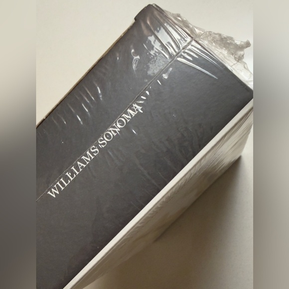 Williams Sonoma Polished Brass 6” Salt & Pepper Mills Set, NIB, Retail $249 - Picture 3 of 3